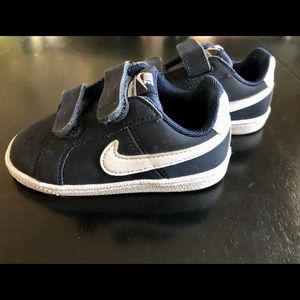 EUC Boys 6c Navy Nike Court Royale
